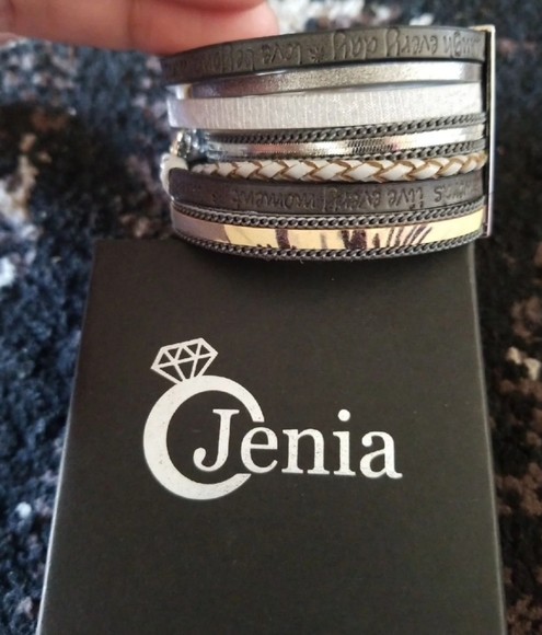 New! Jenia multi level design leather bracelet - Picture 5 of 7